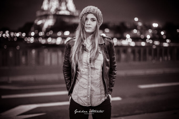 OCEANE GONZALEZ, TOUR EIFFEL, NOIR ET BLANC, GOKHAN ALTINTAS PHOTOGRAPHY